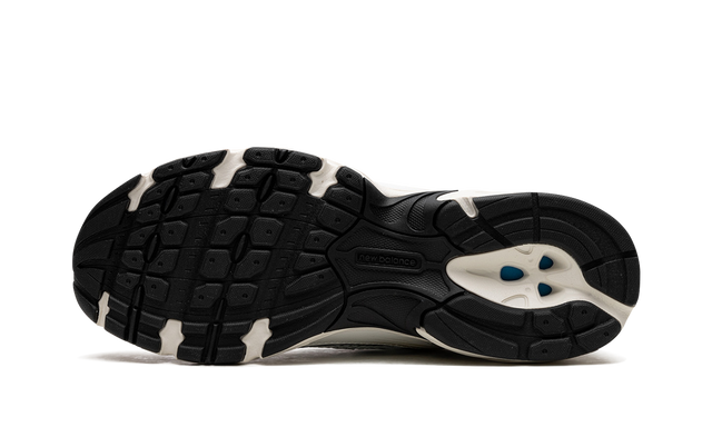 New Balance 530 White Gold Black