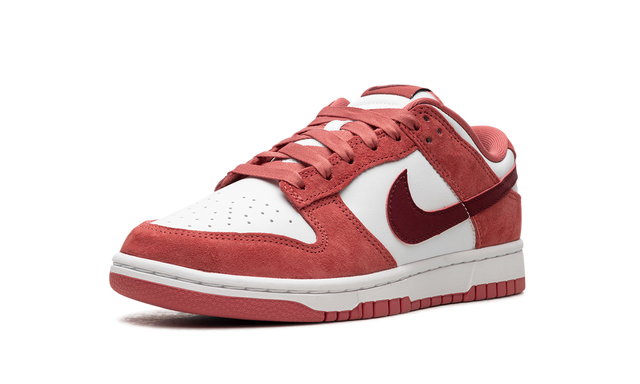 Nike SB Dunk Low Valentines Day (2024)