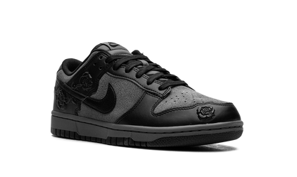 Dunk Low WMNS "Black Roses"
