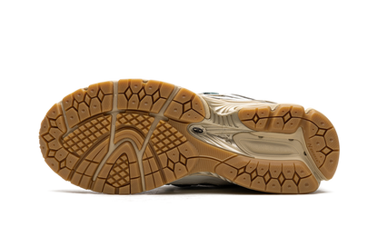 New Balance 1906R "Kith- Black"