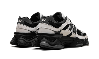 9060 Off White Black