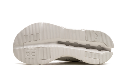 On Running Cloudnova Undyed-White