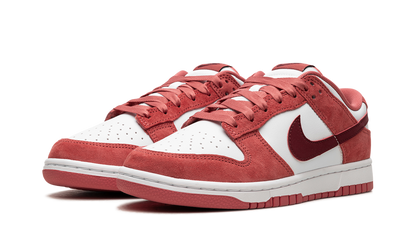 Nike SB Dunk Low Valentines Day (2024)